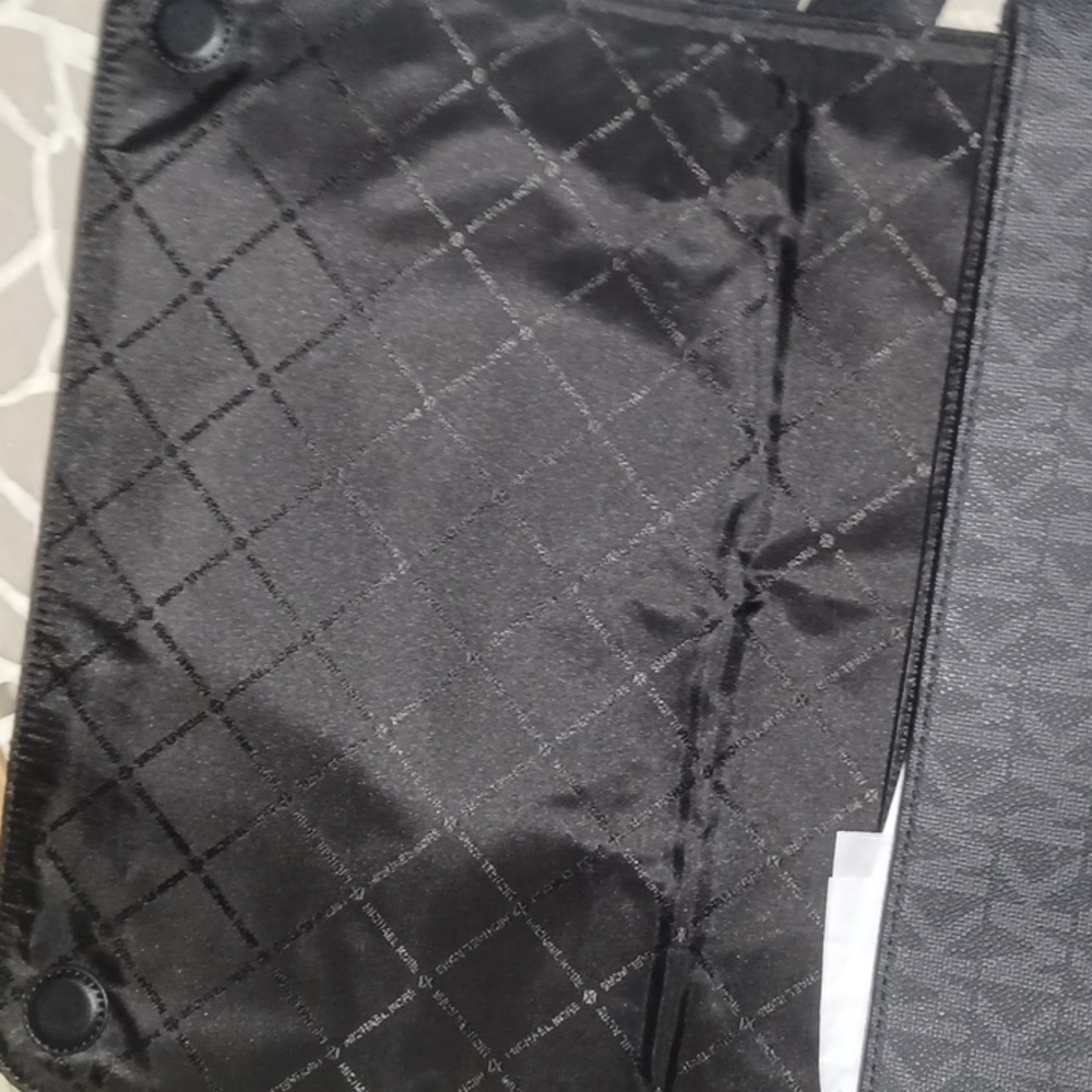 MICHAEL KORS LAPTOPS BAGS ❤️🥰 - Picture 8 of 12